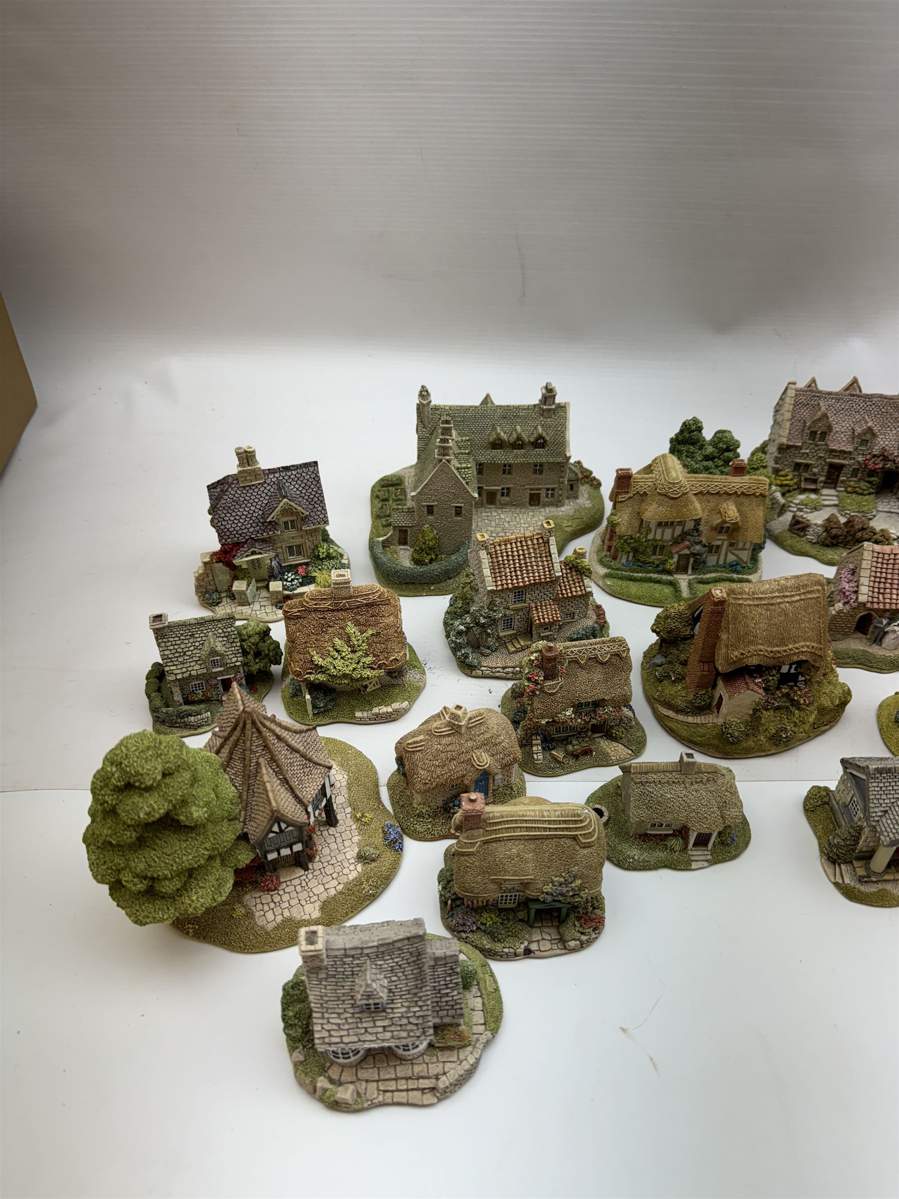 Twenty one Lilliput Lanes, including Runswick House, Sulgrave Manor, Camomile Lawn, Sweet Pea Cottage etc, all with deeds and original boxes 