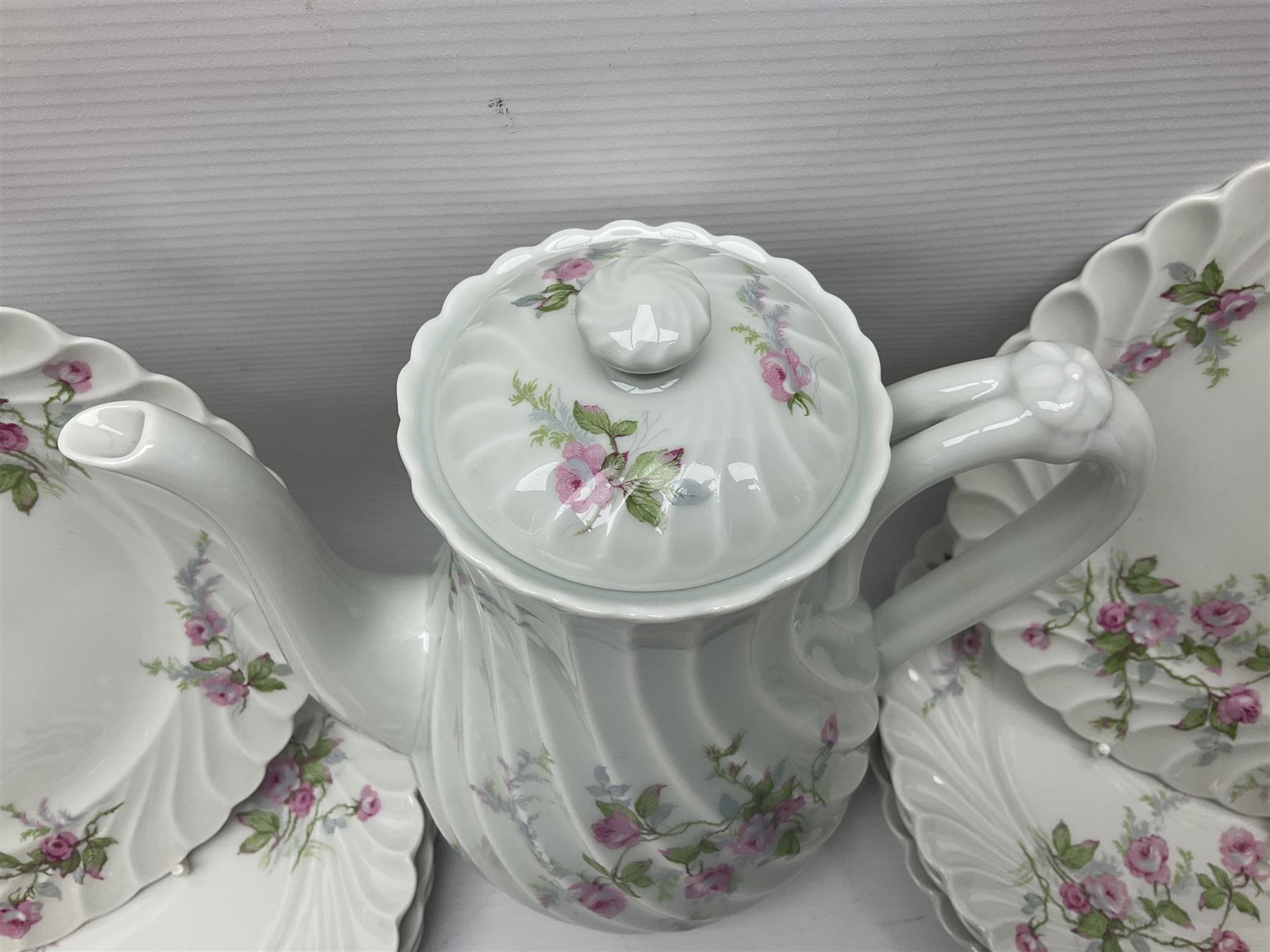 Limoges Haviland pattern coffee service for eight, comprising coffee pot, covered sucrier, milk jug, dessert plates, cups and saucers (27)