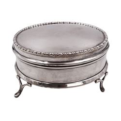 1920s silver mounted jewellery box, of circular form, with bead and dart rim to hinged cover, opening to reveal gilt velvet lined interior, upon four pad feet, hallmarked Charles Edwards, London 1920, H4.5cm