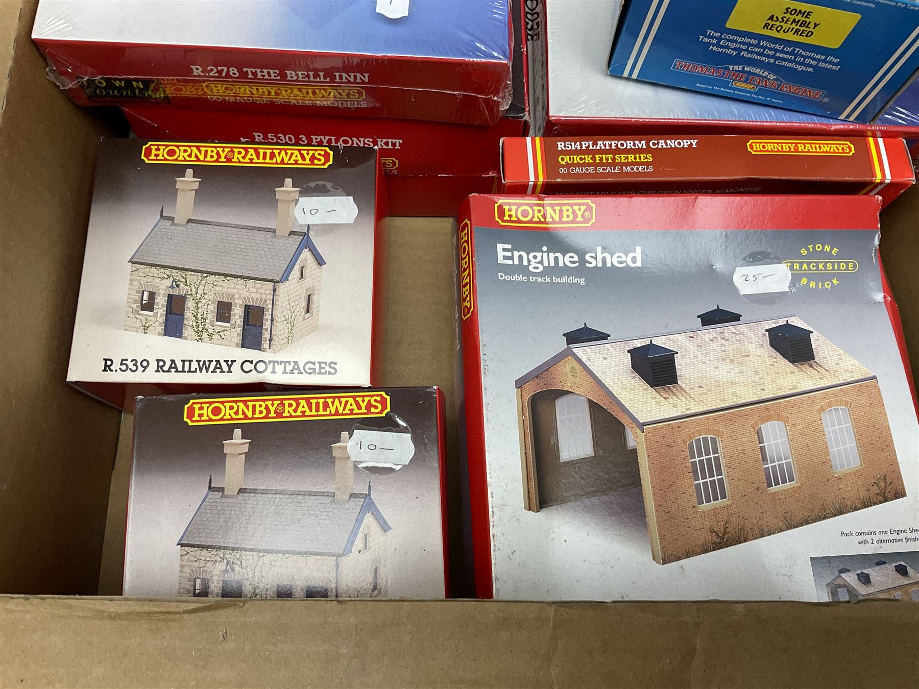 Hornby '00' gauge - nineteen construction kits for trackside buildings and accessories including Grand Suspension Bridge, London Road Station, River Bridge, Viaduct, Engine Shed, Railway Cottages, Water Towers, Girder bridge, Houses, Bell Inn etc; all boxed (19)