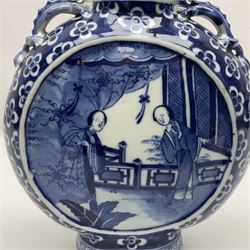 Chinese blue and white moon flask vase, the central panel depicting figures, bordered by floral decoration, with lizard handles to each shoulder, upon an oval foot, H25cm