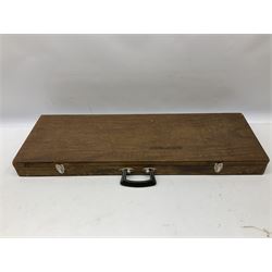 Midland Gun Company Birmingham & London 12-bore side-by-side box-lock non-ejector double barrel shotgun with 76cm damascus barrels, Prince of Wales style walnut stock with chequered grip and fore-end, top safety and engraved lock no.62160 L120cm overall; in scratch built baize lined wooden case. SHOTGUN CERTIFICATE REQUIRED.