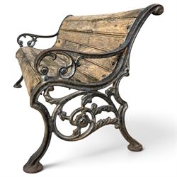 Late 19th/early 20th century Coalbrookdale design cast iron and teak garden bench, the end supports with scrolled backs and pierced foliate arm terminals above ornate scrolling acanthus-cast stretchers, terminating in lobed pad feet, united by a teak slatted back and seat