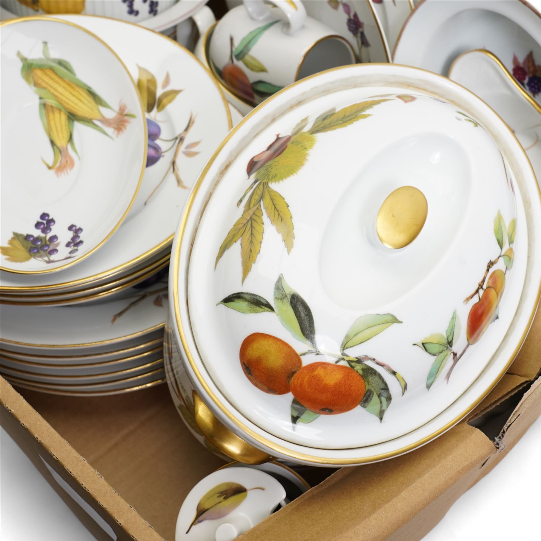 Royal Worcester Evesham table wares in one box