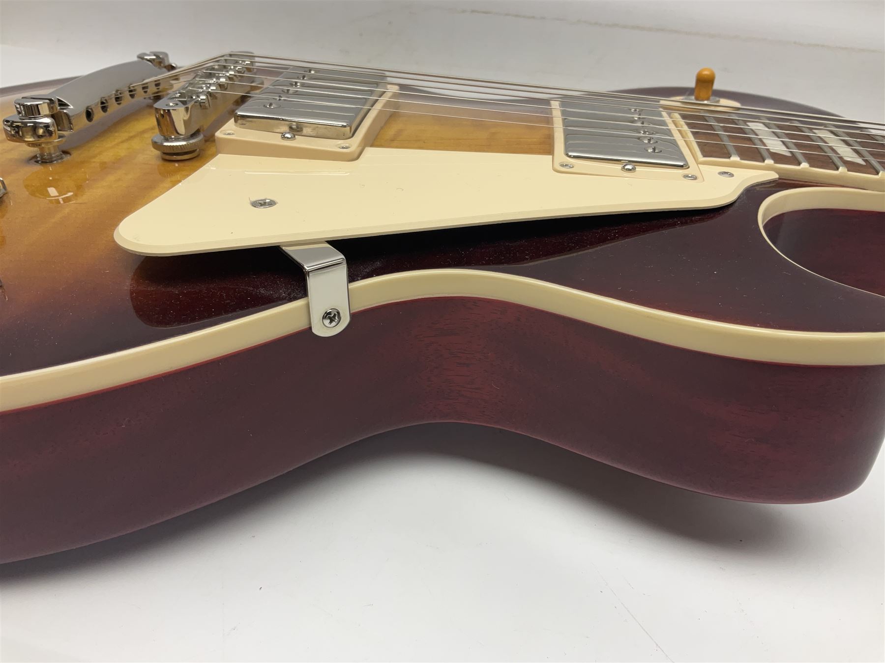 2021 USA Gibson Les Paul Standard guitar Model No LPS600B8NH1 with tobacco sunburst finish; serial no.216610246 L98cm; in Gibson fitted hard case with multitool, cloth, inspection certificate and other paperwork