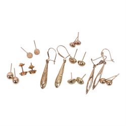 Eight pairs of 9ct gold earrings 