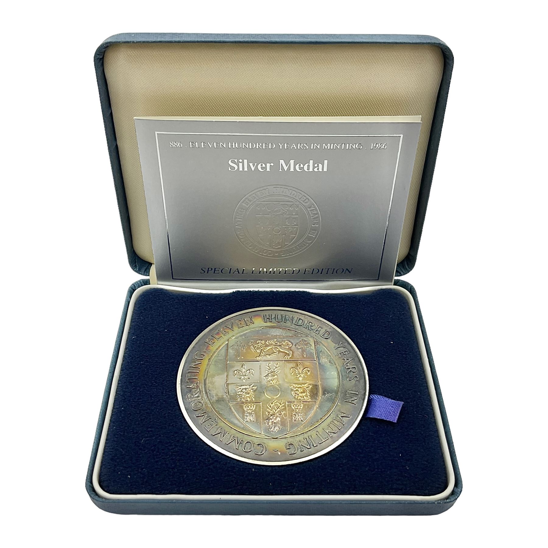 The Royal Mint special limited edition '886 Eleven Hundred Years In Minting 1986' silver medal, sterling silver, 148.4 grams, cased with certificate 