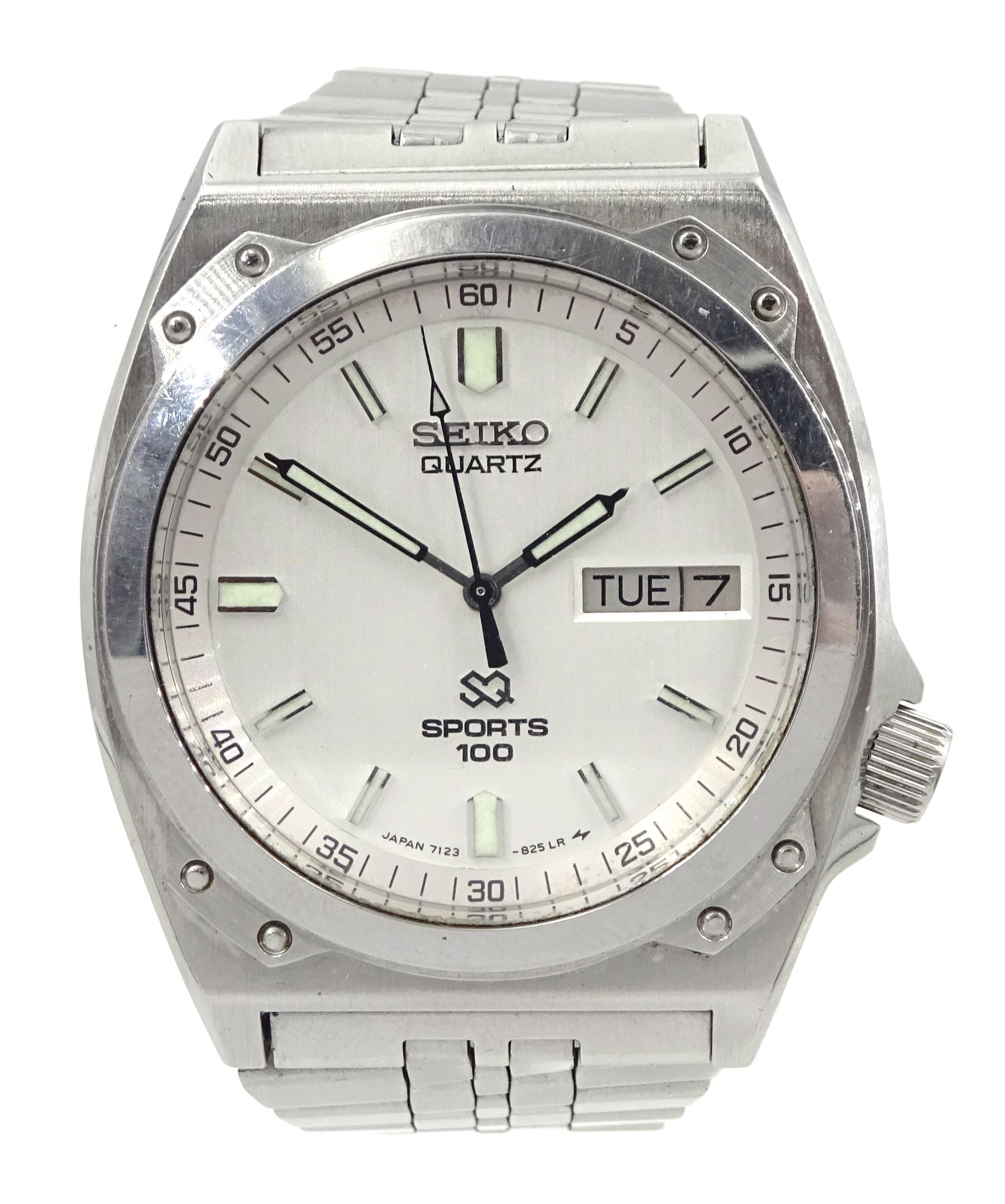 Seiko Quartz Sports 100 gentleman's wristwatch with day/date aperture,  model No. A 7123-8200, boxed - Jewellery, Watches & Coins