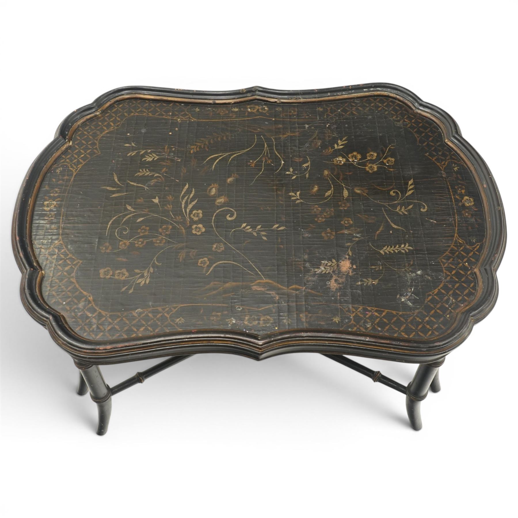 Ethan Allen - Victorian design black lacquered and parcel-gilt papier-mâché style coffee table, shaped rectangular tray top decorated with traditional chinoiserie gilt patterns and border, raised on ring-turned simulated bamboo supports united by double X-stretcher