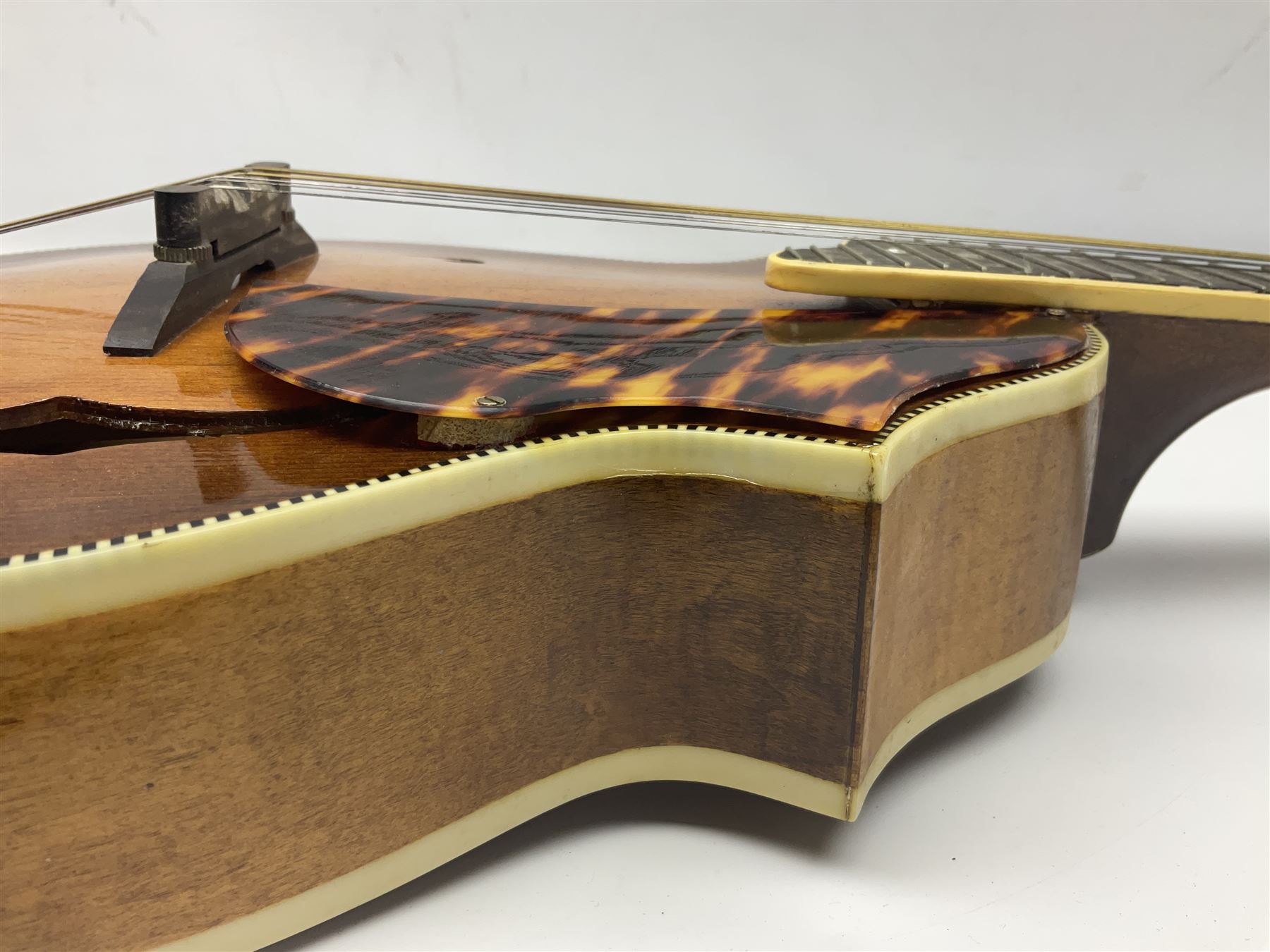 F-hole eight-string mandolin with one-piece maple back and ribs and spruce top L70cm