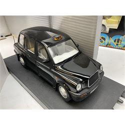 Sun Star - five 1:18 scale die-cast models comprising Ford Lincoln 2000 Limousine Millenium Edition; TX1 London Taxi Cab 1998; 1972 Datsun 240Z; 1939 Horch 855 Roadster; and Mercedes-Benz 350 SL; all boxed (5)