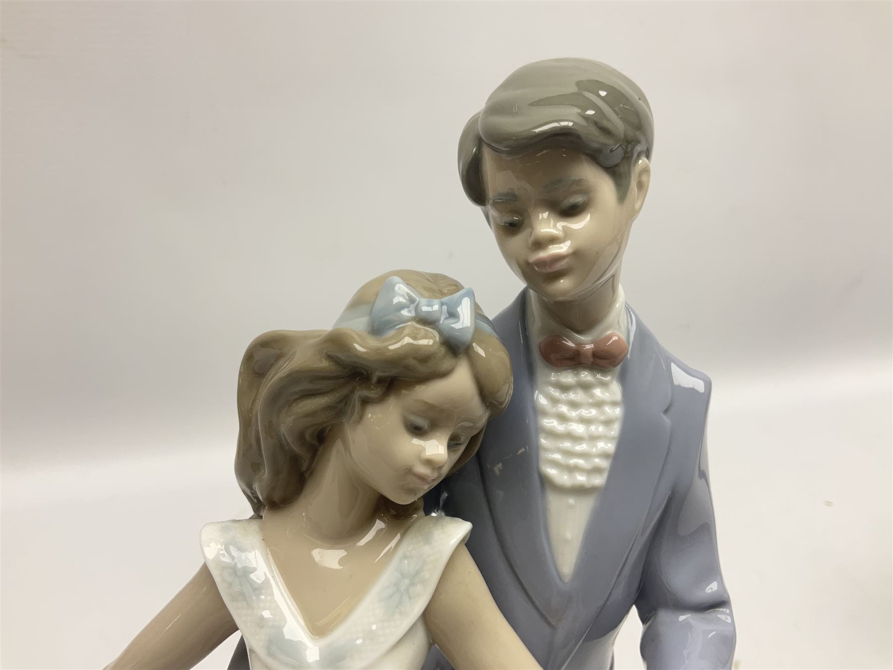 Two Lladro figures, comprising Now & Forever no 7642 and Kiss & Make Up no 5555, largest example H28cm