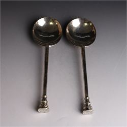 Pair of 17th century style seal top table spoons, with rounded fig shaped bowls and seal top finials, engraved ALC JEB 1649, with leopards head mark to centre top of bowl and modern hallmark on reverse for London Assay Office with no date mark