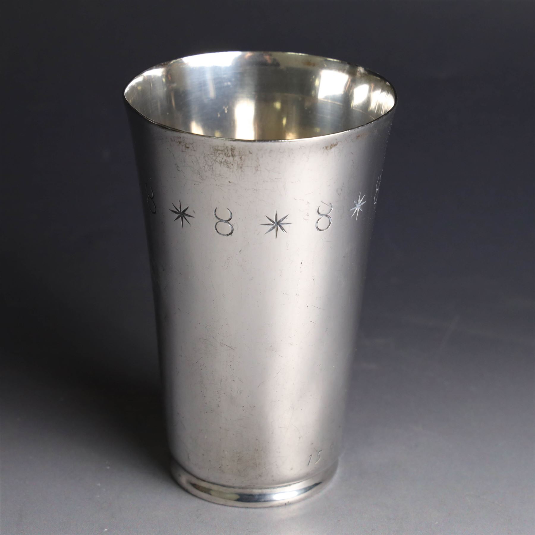 Mid 20th century silver christening beaker, with engraved initial R and star border, hallmarked Sheffield 1958, maker's mark KF over AL, H11cm