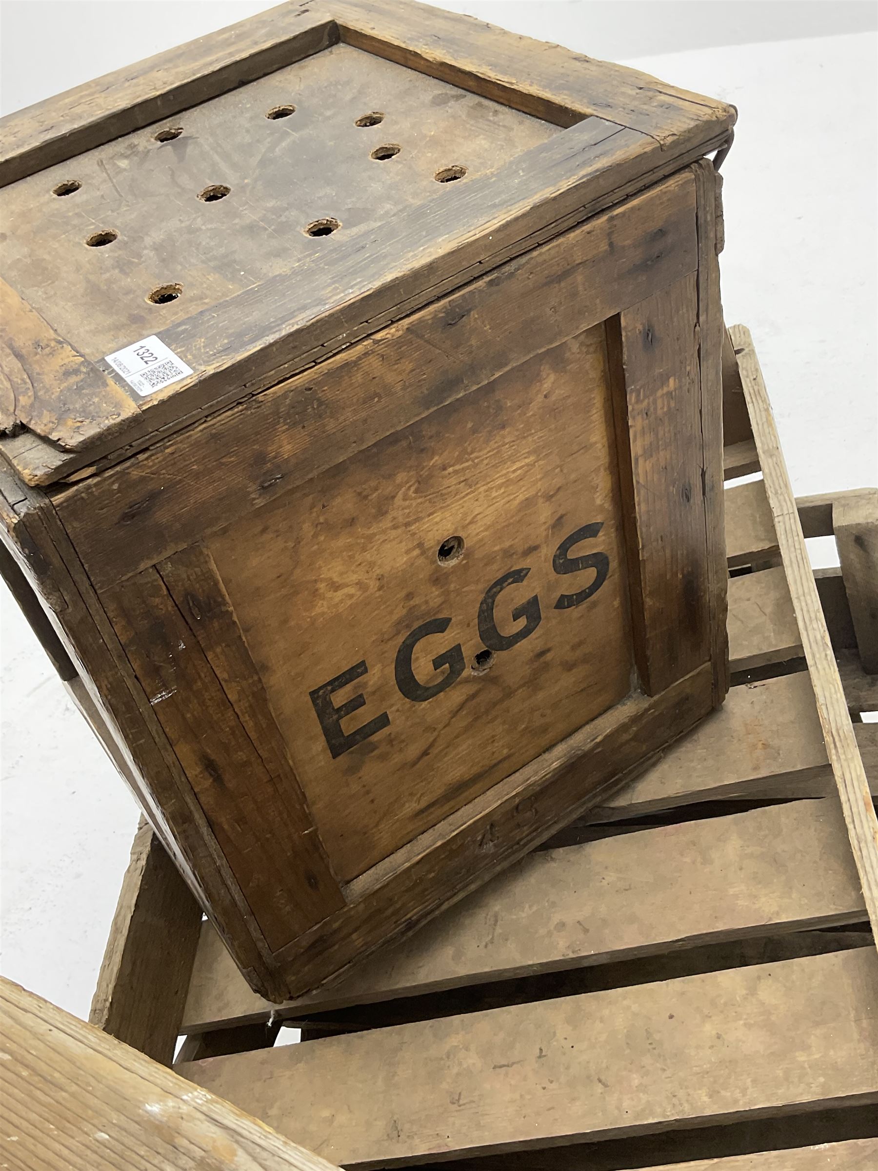 Five vintage potato trays and single vintage egg box 