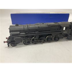‘00’ gauge - kit built S&DJR/LMS/BR 2-8-0 no.53807 steam locomotive and tender, finished in BR black with DJH Models box; with further kit built Standard Class 9F 2-10-0 steam locomotive and tender no.92026 finished in BR black (2) 