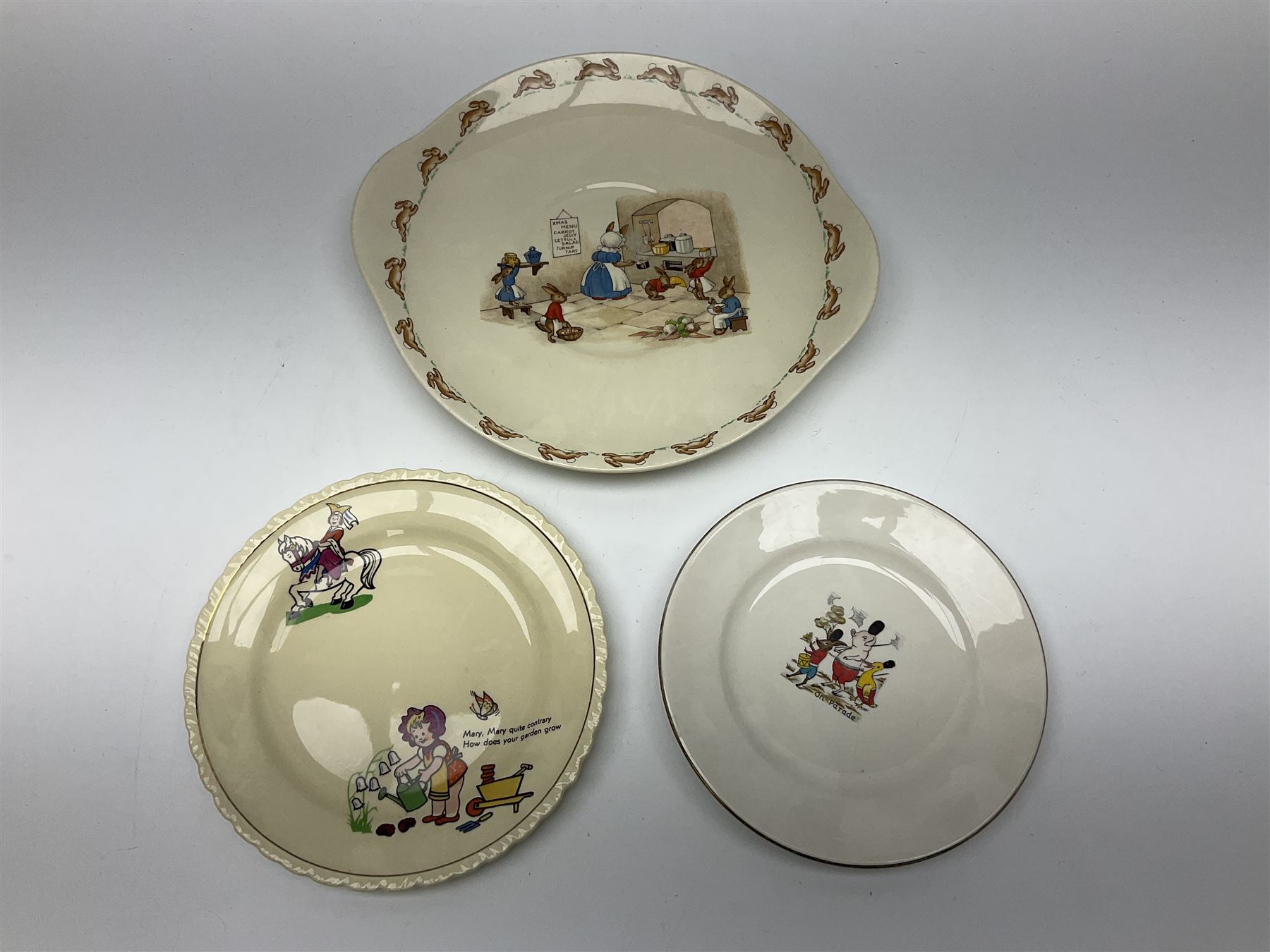 Roseville pine cone bowl, impressed 632-3