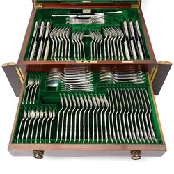 Extensive canteen of silver Kings Pattern cutlery for twelve covers comprising silver handled table and dessert knives, table and dessert forks, fish knives, forks and servers, dessert spoons, soup spoons and table spoons, sauce and soup ladles, salad servers, carving knives and forks etc 134 pieces in mahogany case with countersunk brass handles W49cm Sheffield 1928 Maker Walker & Hall 