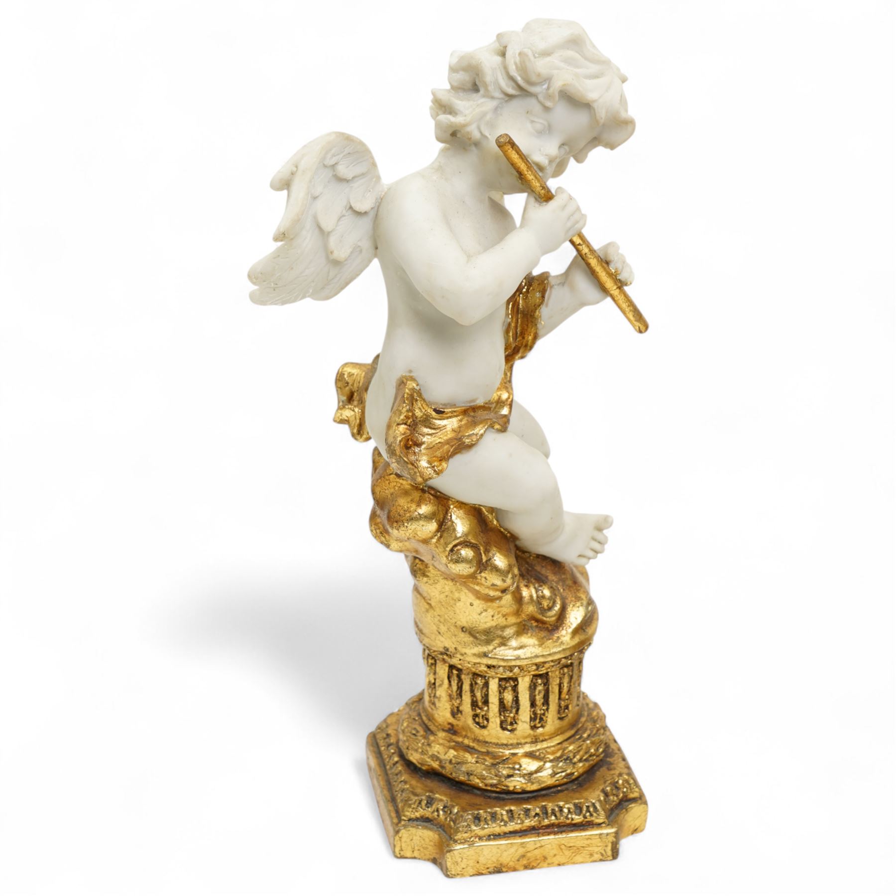 20th century clock garniture with musicians and putti, the gilt composite Italian clock with battery operated quartz mechanism, garnitures H34cm 