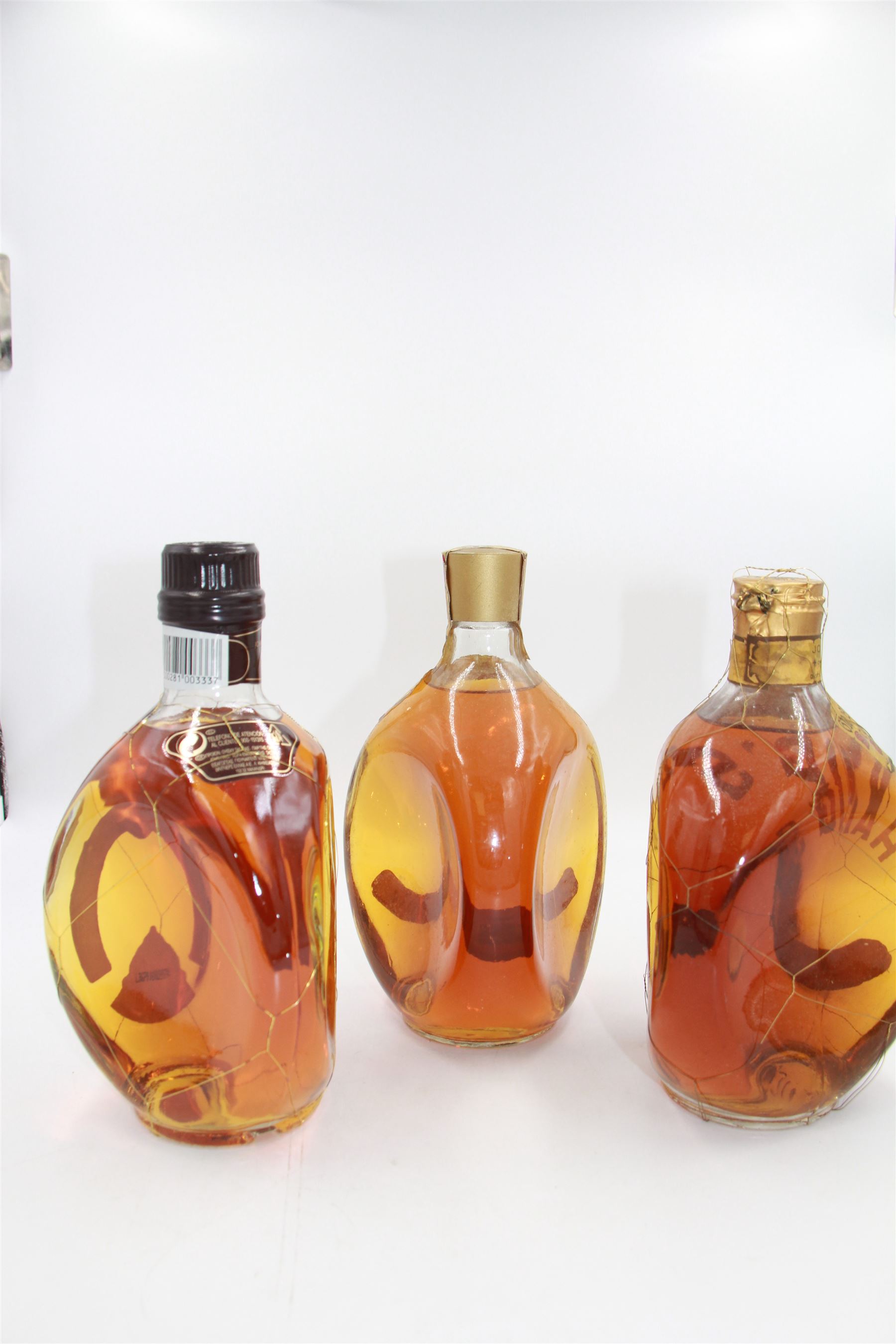 Three bottles of John Haig & Co whiskey, comprising The Original Dimple, 15 year old de luxe Scotch whisky 70cl, 40% Vol and two Dimple, Old Blended Scotch whiskey 20fl oz 70% proof (3)