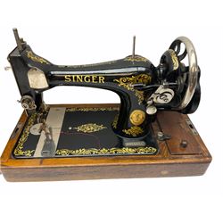 Cased vintage Singer hand sewing machine, with key, H29.5cm.