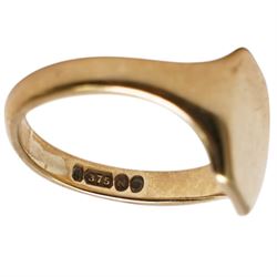 9ct gold signet ring, hallmarked