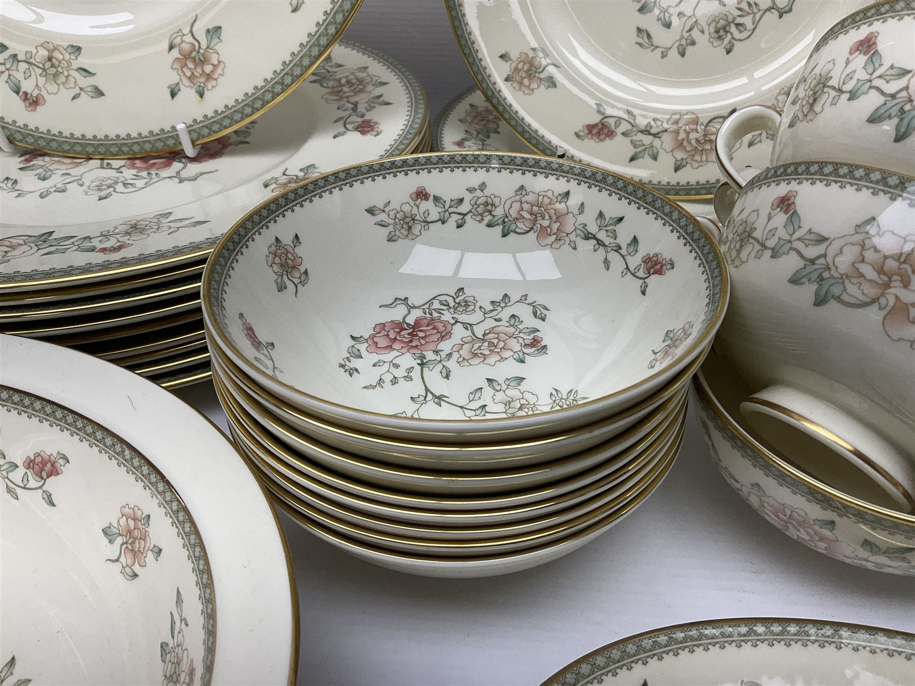 Minton Jasmine pattern tea and dinner wares, including dinner plates, sauce boats, side plates, bowls, teacups, coffee cans and twin handled soup bowls, etc (122)
