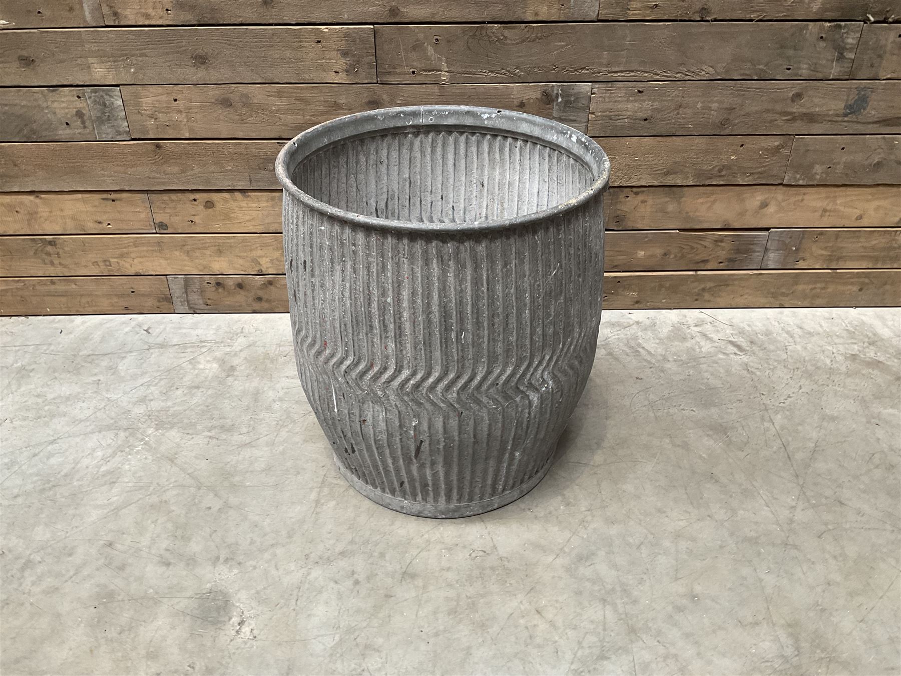 Vintage galvanised dolly tub with galvanised tub and two buckets
