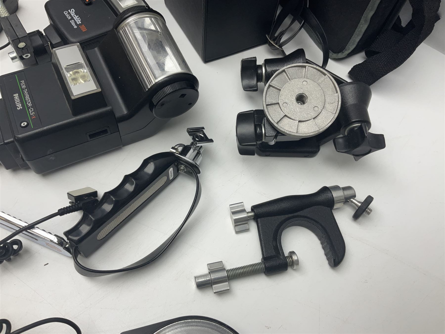 Yukon rubber armoured compact variable power spotting scope (boxed), together with Bresser 10x50 binoculars, Bushnell Excursion 10x42 binoculars, camera equipment etc  