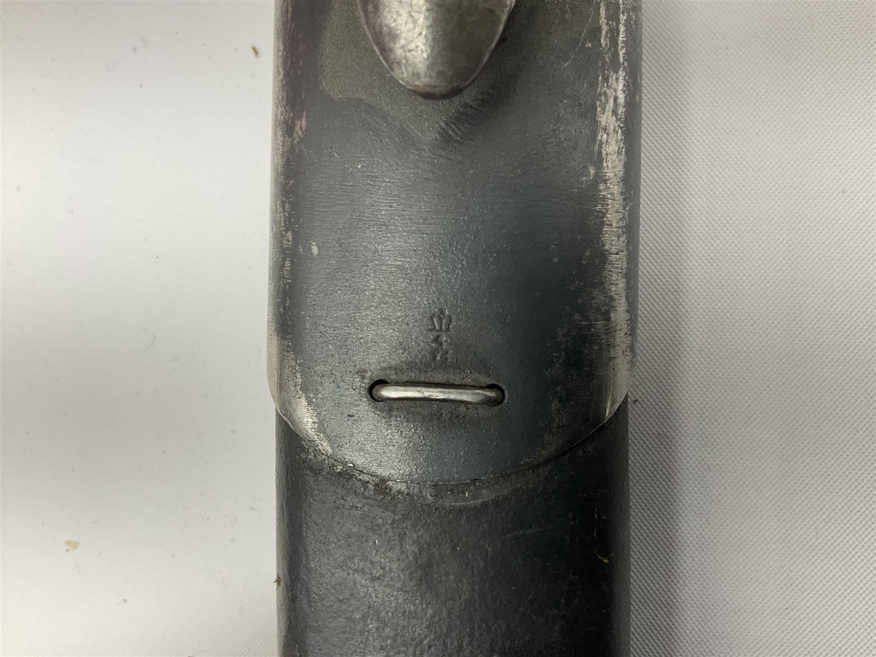 WW1 American Remington P14 rifle bayonet Model 1913, the 43cm fullered steel blade dated 5 17; in metal mounted leather scabbard L57cm overall; and WW1 Canadian Ross Rifle Co.1907 Model Mk.II bayonet, dated 2/17; in leather scabbard with frog (2)