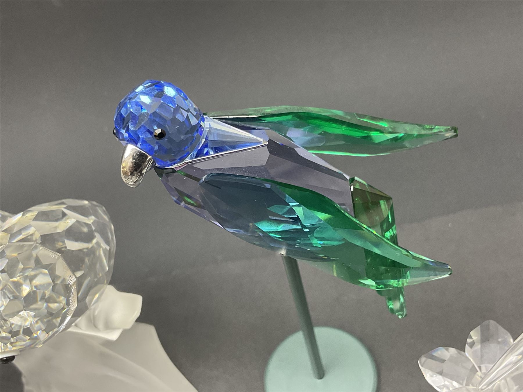Fourteen Swarovski Crystal bird figures, to include toucan, mandarin duck, swans, parrot, cranes etc 