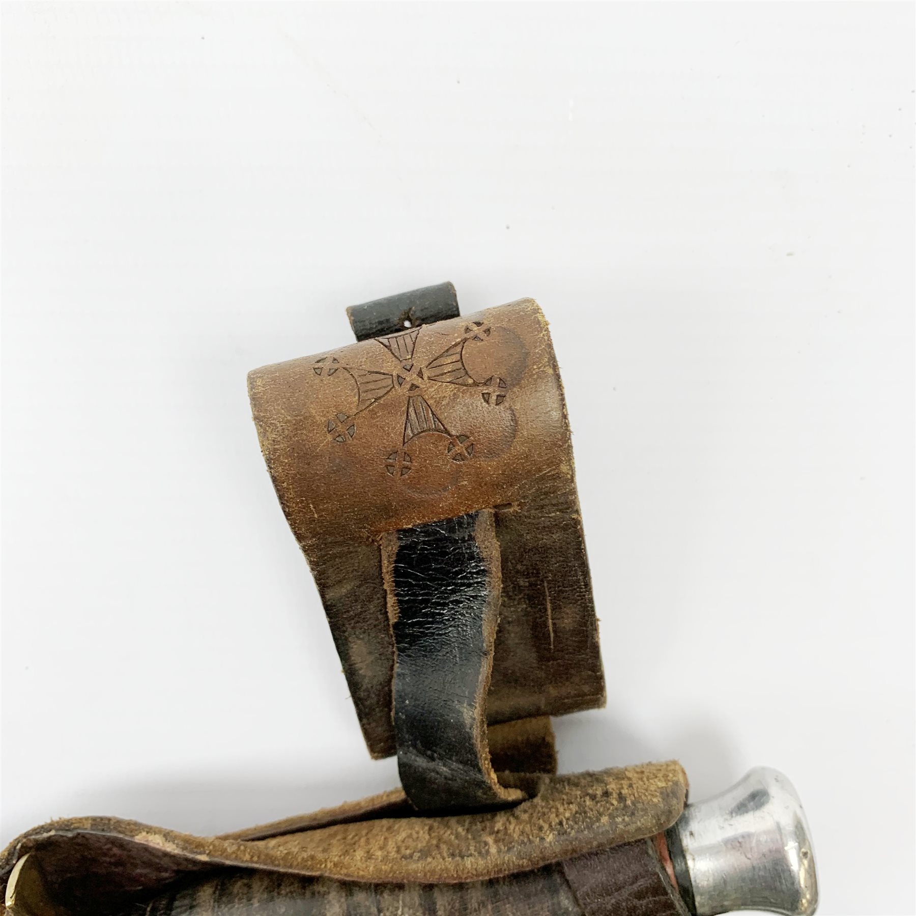 American WW2 type fighting knife with 14cm steel double edged blade, brass crosspiece, leather bound grip and aluminium pommel, in leather sheath marked twice 10C/A L27cm overall; and another similar fighting knife without sheath (2)