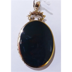  9ct gold bloodstone and blue/white agate hardstone pendant, hallmarked  