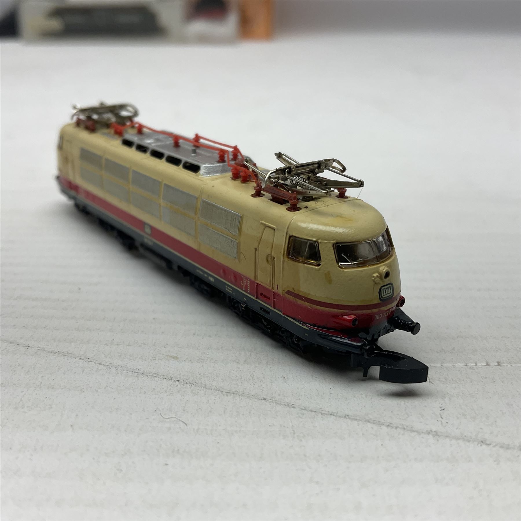 Marklin mini-club 'Z' gauge - two double pantograph loc | Model