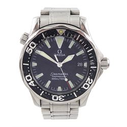 Omega Seamaster Professional 300m gentleman's stainless steel quartz wristwatch, 196.164, black wave dial, with luminous arrow markers and date aperture, on stainless steel bracelet, with Omega fold-over clasp, boxed, with additional link