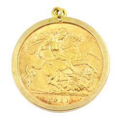 George V 1911 gold half sovereign coin, loose mounted in 9ct gold pendant