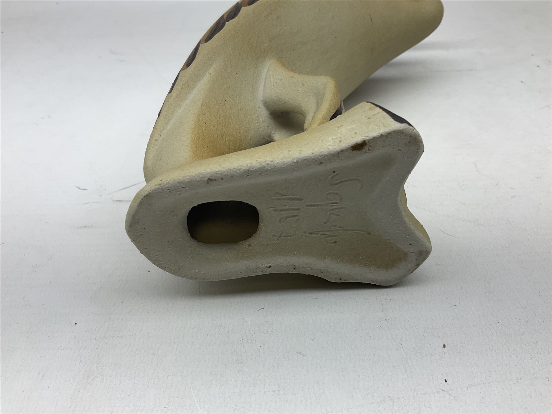 Sgrafo studio pottery heron and bowl, another ceramic bowl 