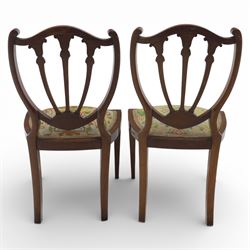 Edwardian pair of satinwood inlaid shield back chairs, the pierced shield shaped backs with central splats inlaid with floral and foliate motifs, tapestry upholstered serpentine seats, raised on square tapering supports