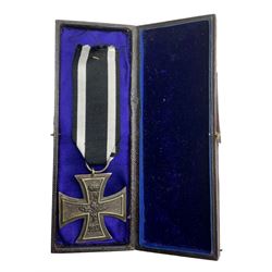 WWII German Iron Cross 2nd Class, with later ribbon, in case 