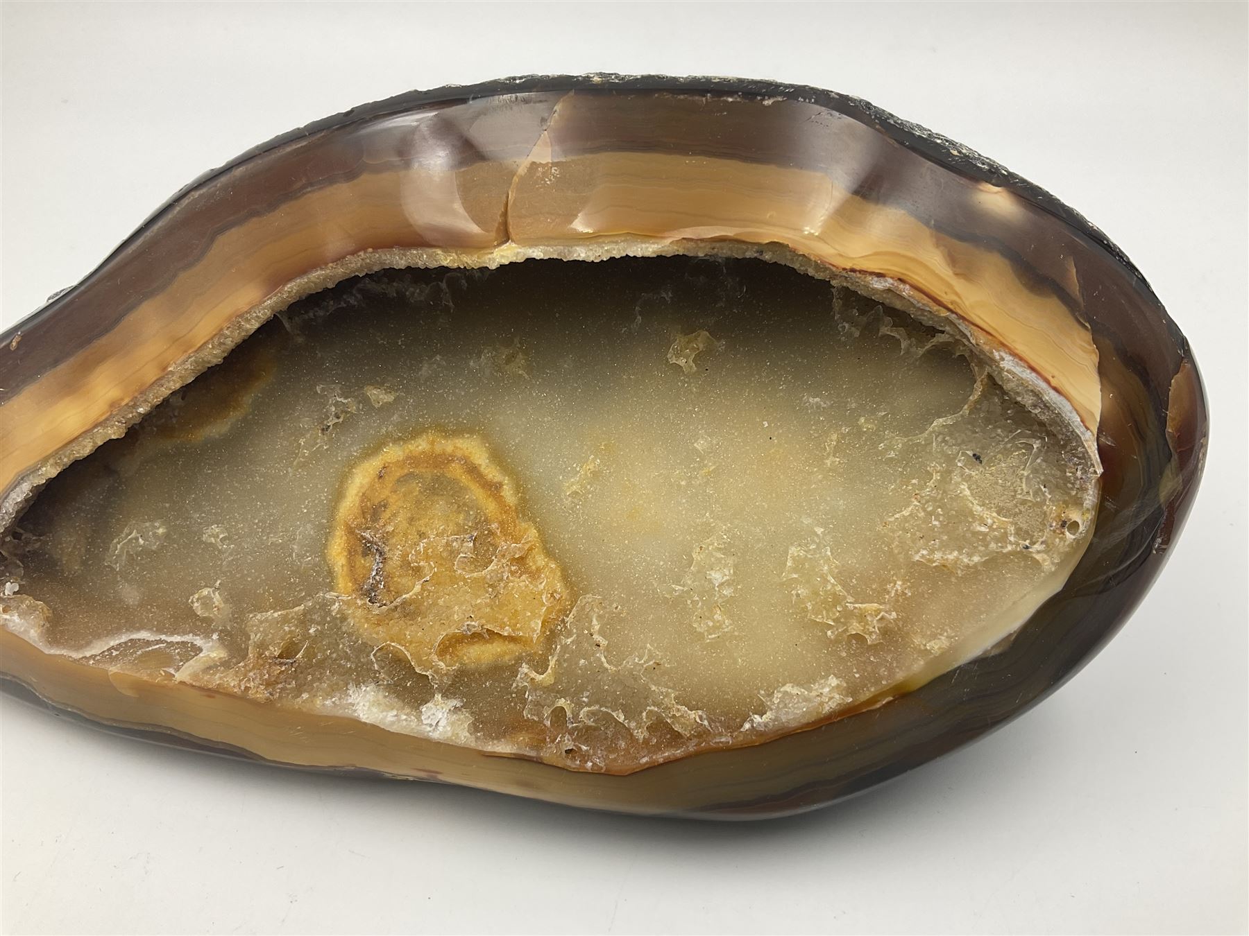 Agate geode, with quartz crystals, in earthy tones, H10cm