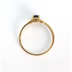 Single stone sapphire gold ring stamped 9ct