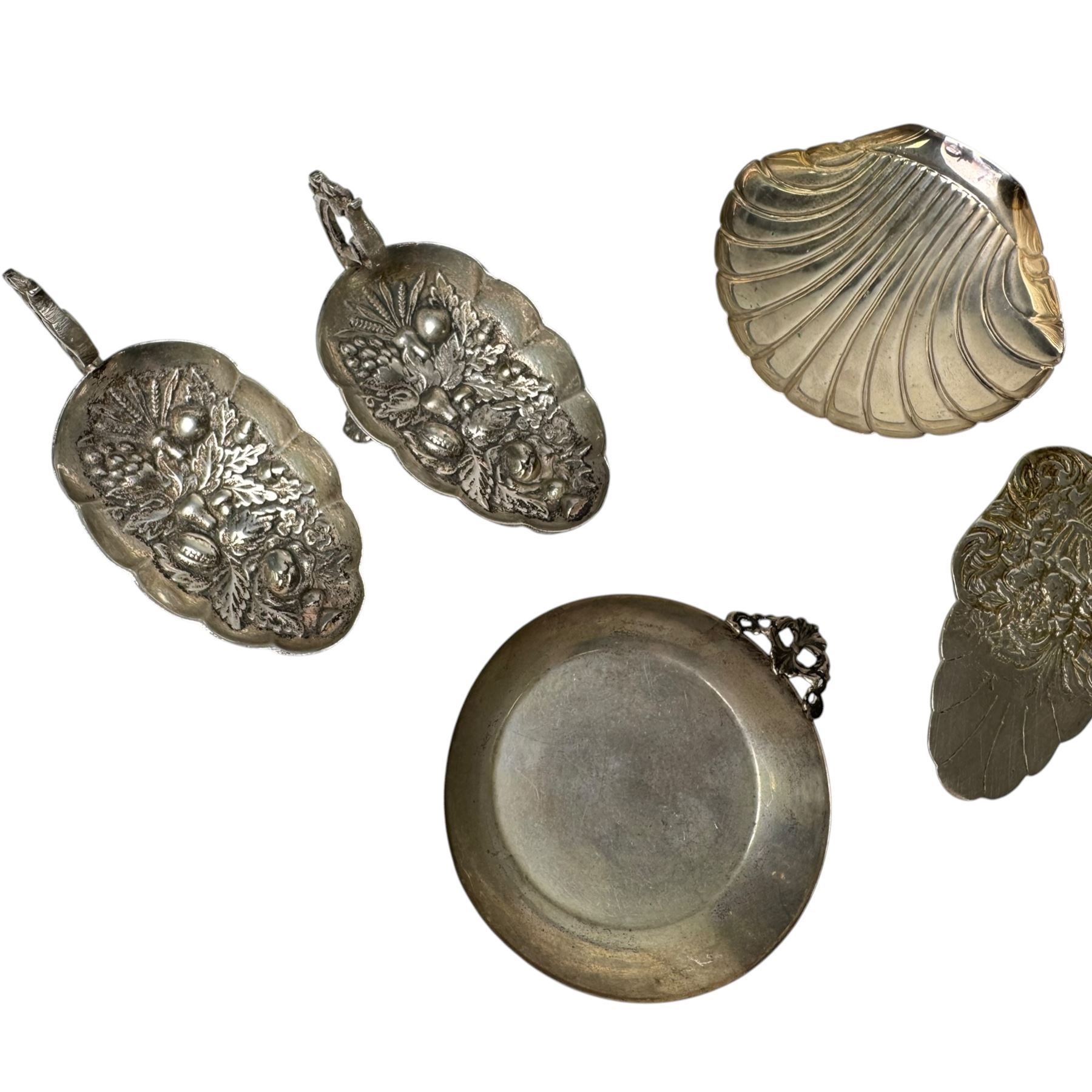 Continental silver, including shell butter dish, butterfly, pin dish and cake slice, all stamped 830, together with two Egyptian silver berry dishes and a bangle stamped sterling