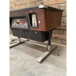 Taito Space Invaders arcade game table