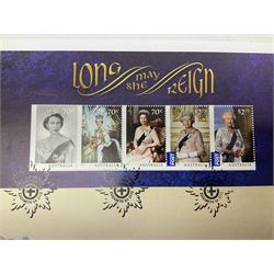 Eight coin covers including, 'Her Majesty Queen Elizabeth II 70th Birthday' containing a 1996 Canadian one ounce silver coin, three coin covers commemorating the 21st Birthday of HRH Prince William each containing a silver coin, '1895 1952 A Tribute to HM King George VI' containing a South Africa 1952 five shilling coin, 'The Notting Hill Carnival' containing a 1998 fifty pence etc (8)