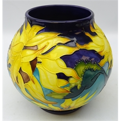  Moorcroft limited edition Topeka pattern globular vase designed by Jeanne McDougall, dated 2000 no. 13/200 H17cm   