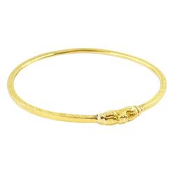 21ct gold bangle, with engraved decoration