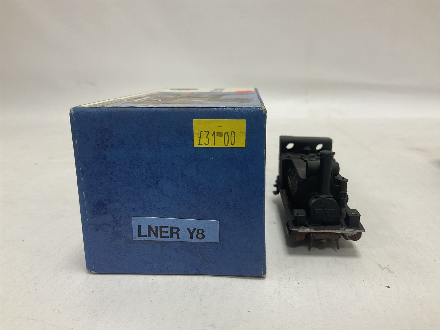 Nu-Cast ‘00’ gauge - two kit built steam locomotives comprising NER/ LNER/BR Class Y8 0-4-0T no.8091 in LNER black; LNER Class Y5 (GER 209)/Nielson 12” Mineral 0-4-0 “Coffeepot” Saddle Tank in LNER black; both with original boxes (2) 