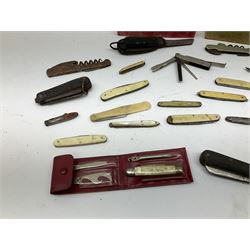 Pocket knives including boxed Puma 'Fishermans Knife', mother of pearl and silver bladed example, multi tools etc (25)