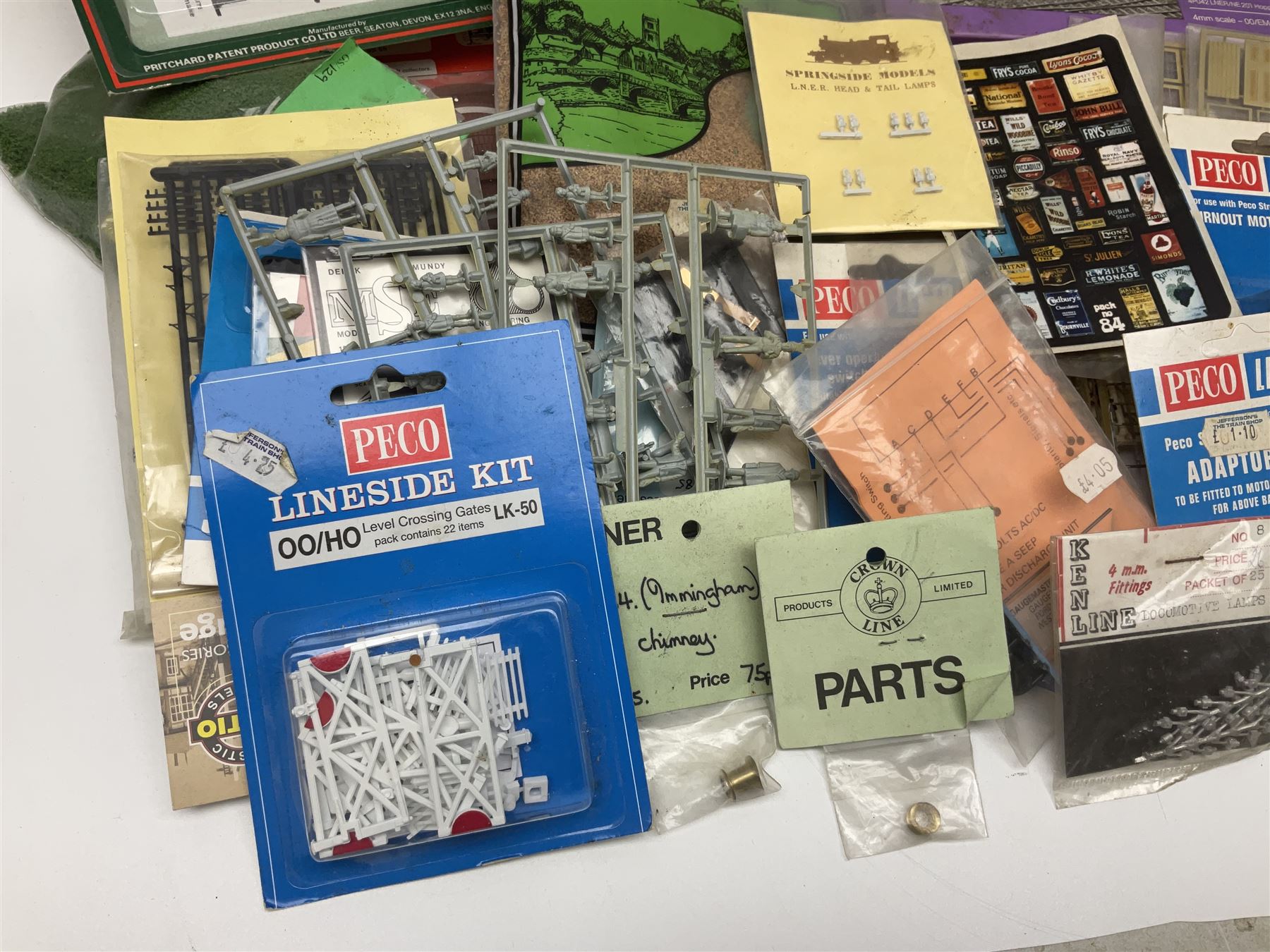 '00' gauge layout accessories - Langley Miniatures Footbridge kit, wagon kits by Nu-Cast, Colin Ashby, Slaters etc, layout chippings, fencing, sprues of figures and accessories, switches and motors, Peco Lectrics, name plates, transfers etc; most boxed or packaged