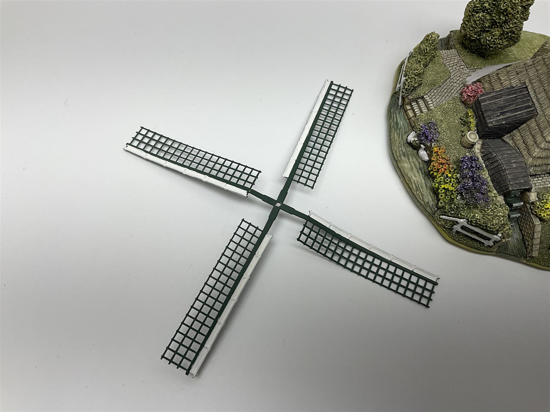 Sixteen Lilliput Lane models from the European collections, to include Dutch Collection; Aan de Amstel, Wipmolen, French Collection; Cabane De Guardian La, Porte Sachoenenberg La, German Collection Alte Schmiede, Das Rathaus, etc some with original boxes and deeds 